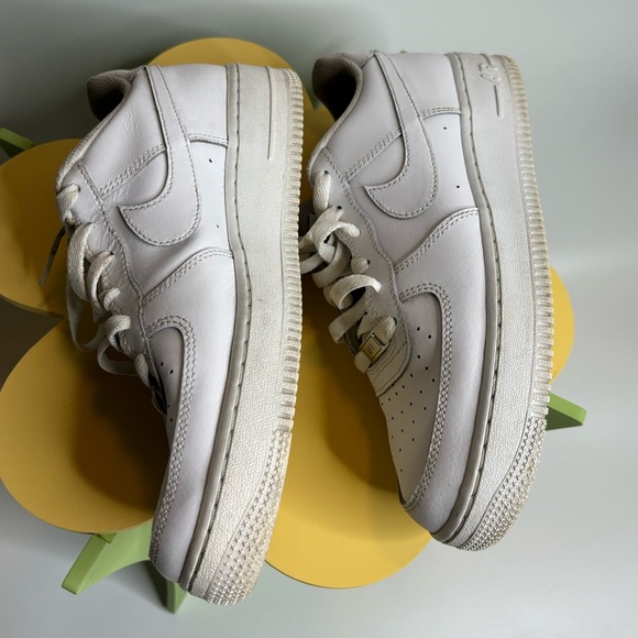 👟 NIKE AIR FORCE ONES - WOMANS SIZE 7 👟 - Picture 9 of 9